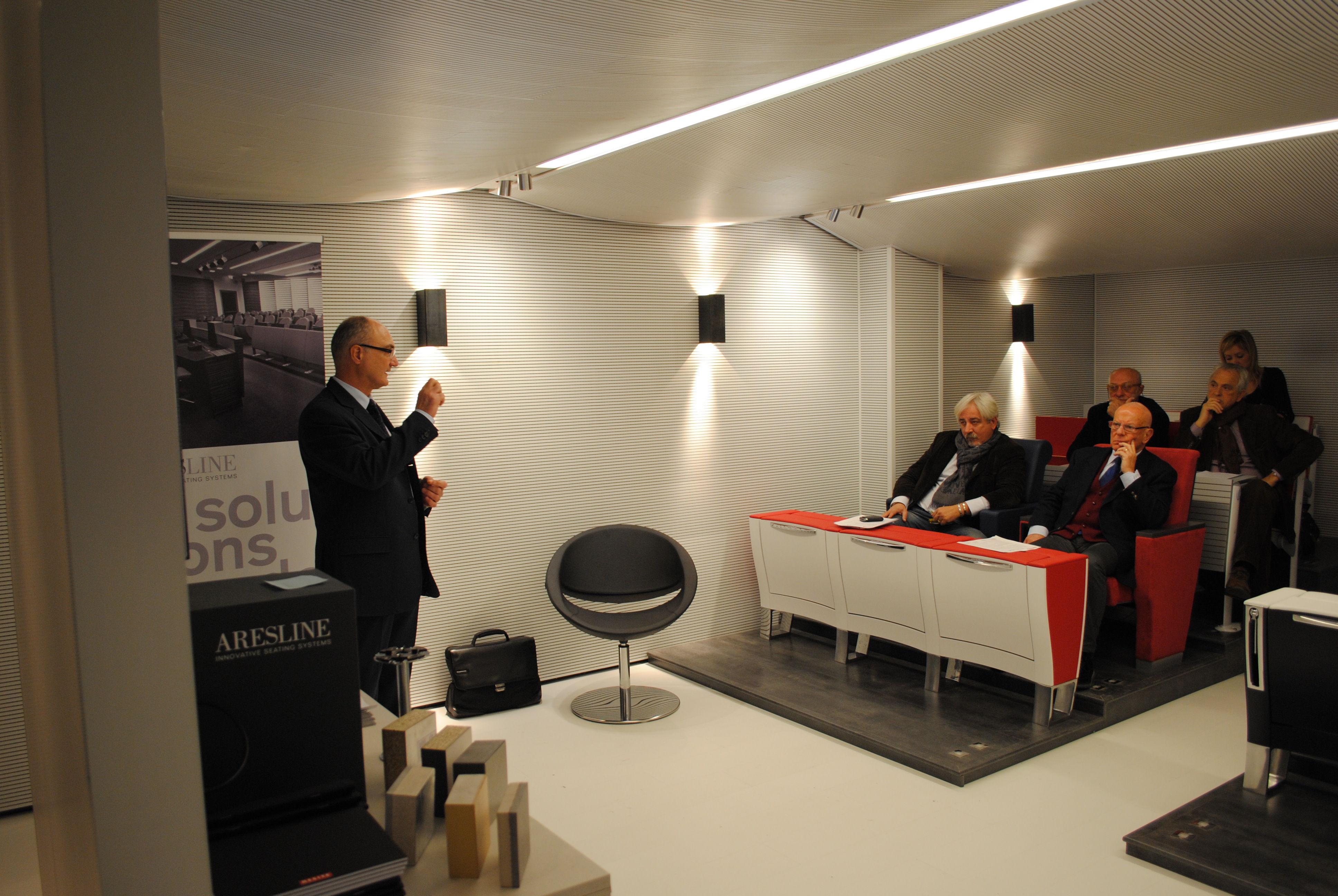 Nesite avvia un percorso di formazione sul pavimento sopraelevato Nesite avvia un percorso di formazione sul pavimento sopraelevato