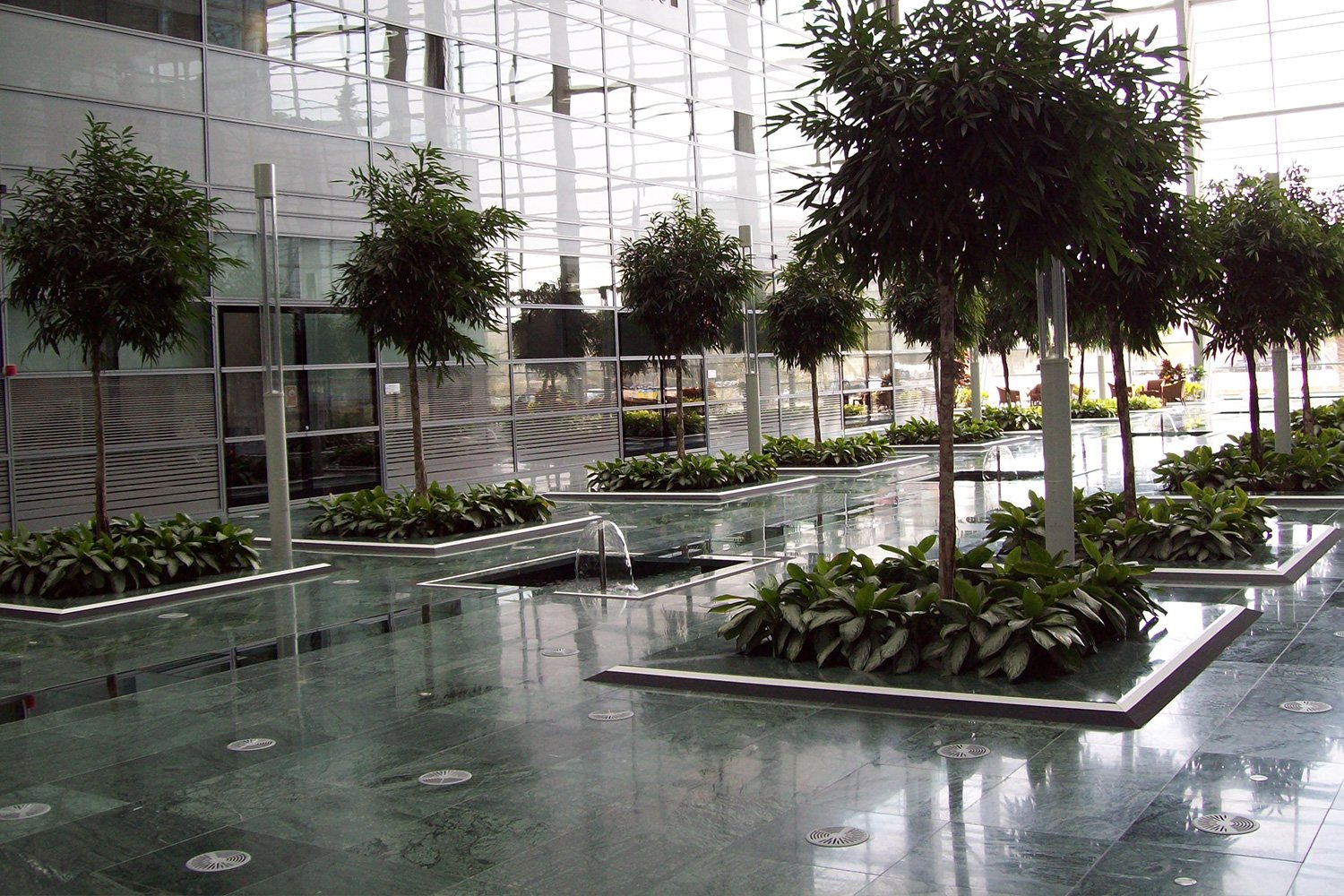 Pavimento sopraelevato in marmo State Audit Bureau Kuwait
