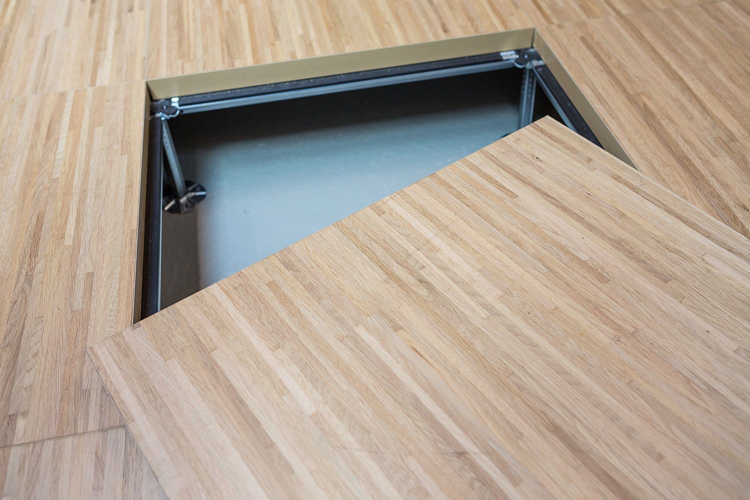 Pavimento sopraelevato in parquet - Wilberg Atrium