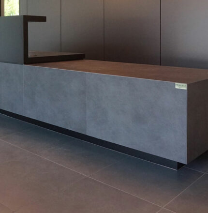 Twin floor indoor, high resistance raised floor