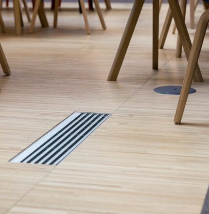 Pavimento sopraelevato in parquet - Wilberg Atrium