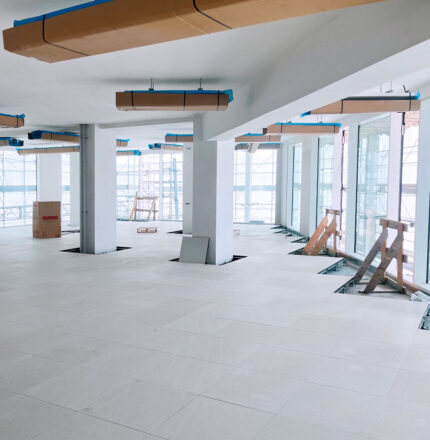 Pavimenti sopraelevati Ivory Milano in corso