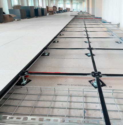 Pavimenti sopraelevati Ivory Milano in corso