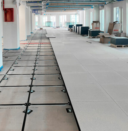 Pavimenti sopraelevati Ivory Milano in corso