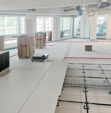 Pavimenti sopraelevati Ivory Milano in corso