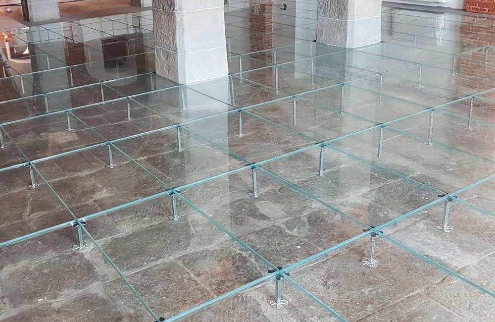 pavimento galleggiante in vetro
