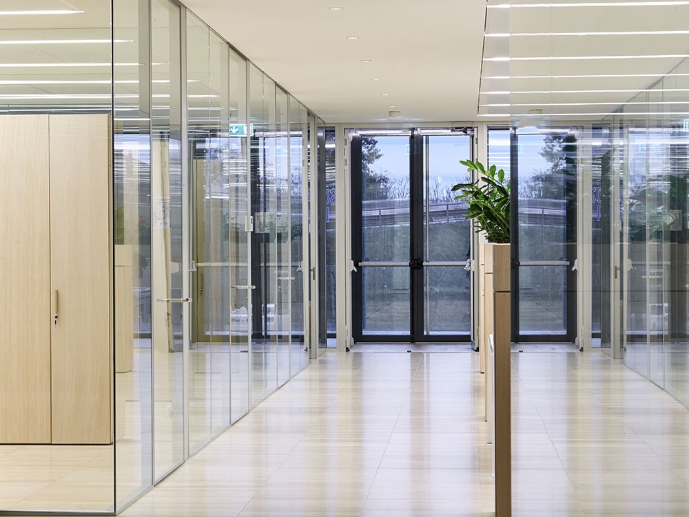 Pareti divisorie in vetro - ristrutturazione sede Ef Solare